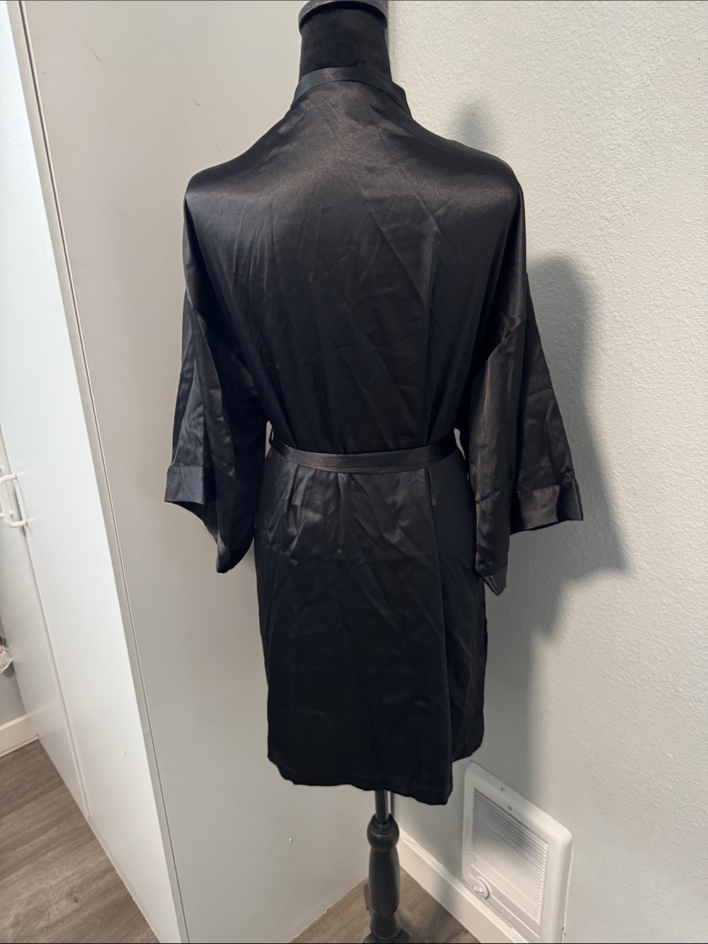 Victoria’s Secret Robe - Picture 4 of 5